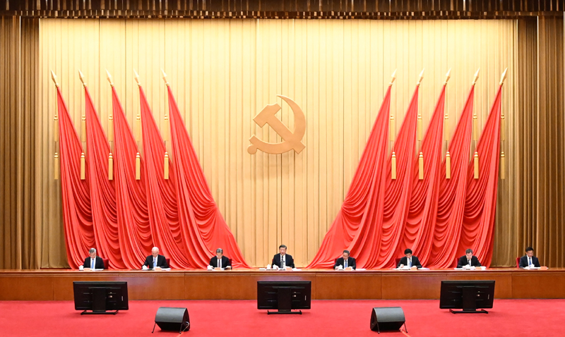 4月3日，學(xué)習(xí)貫徹習(xí)近平新時代中國特色社會主義思想主題教育工作會議在北京召開。中共中央總書記、國家主席、中央軍委主席習(xí)近平出席會議并發(fā)表重要講話。李強(qiáng)、趙樂際、王滬寧、蔡奇、丁薛祥、李希、韓正出席會議。